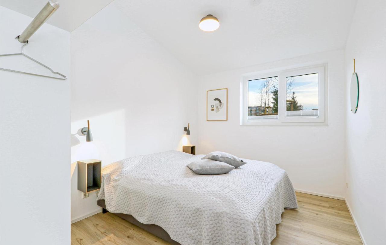 3 Bedroom Awesome Home In Lembruch-Duemmer See Экстерьер фото
