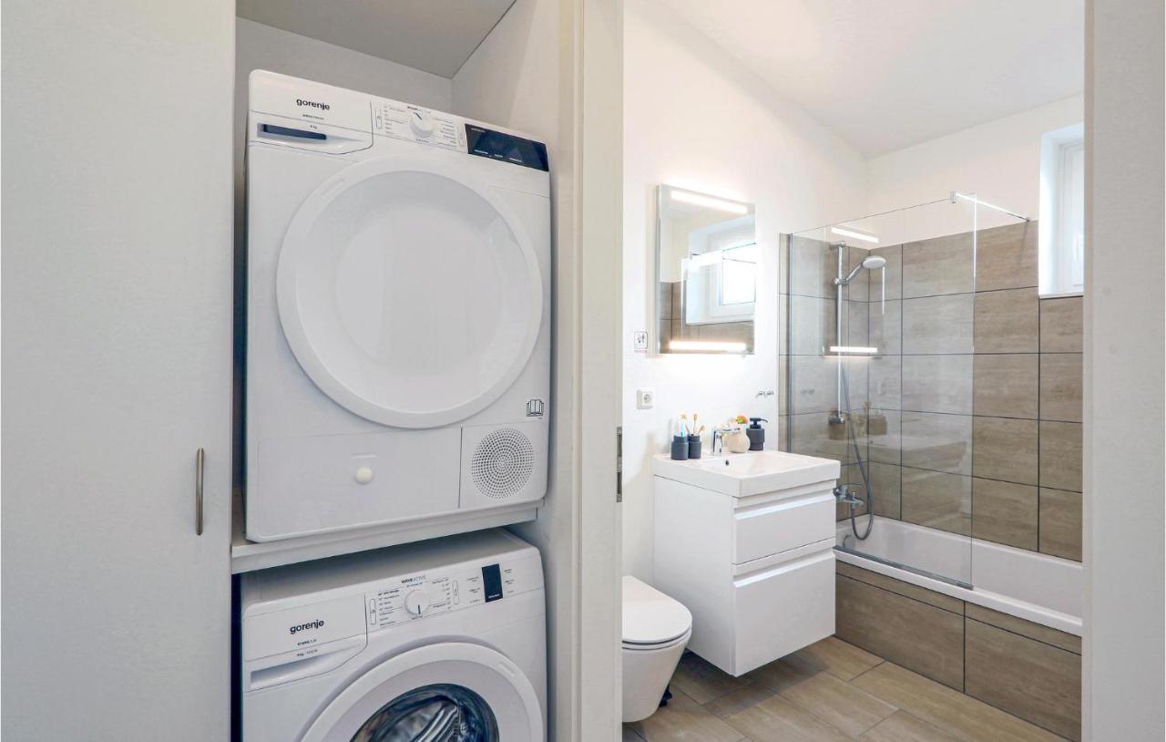 3 Bedroom Awesome Home In Lembruch-Duemmer See Экстерьер фото